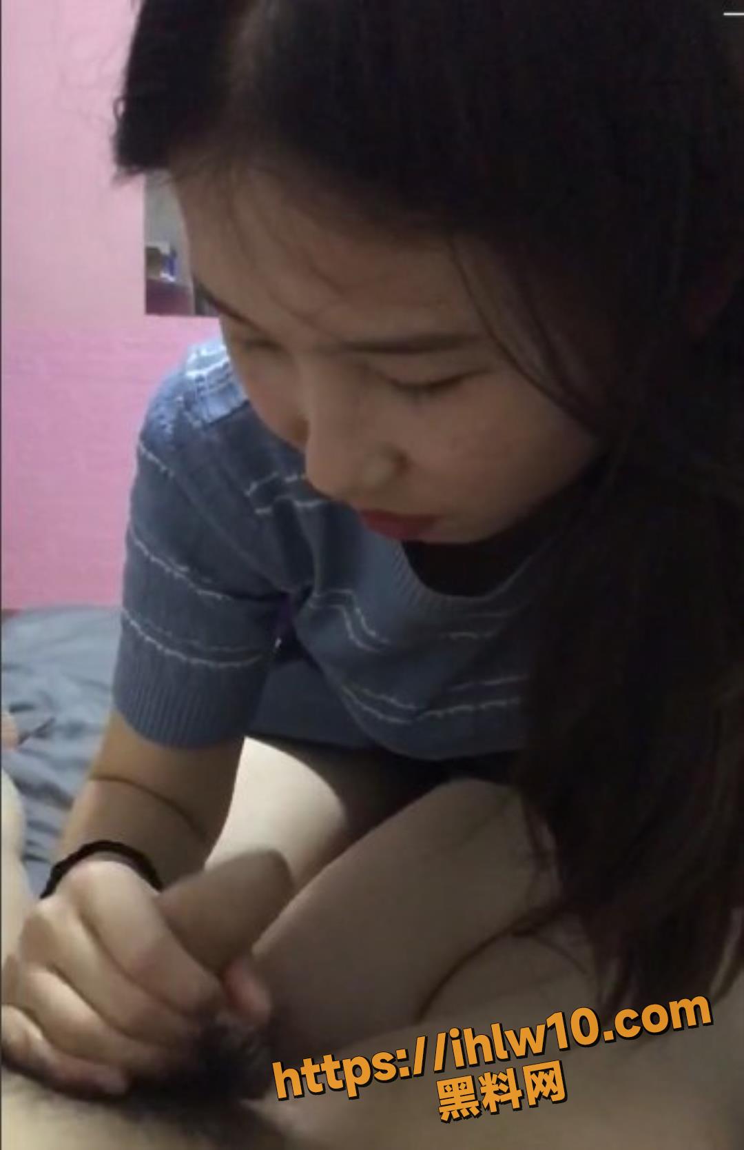单身公寓内 约操00后清纯可爱的女友 吃鸡深喉 还颜射