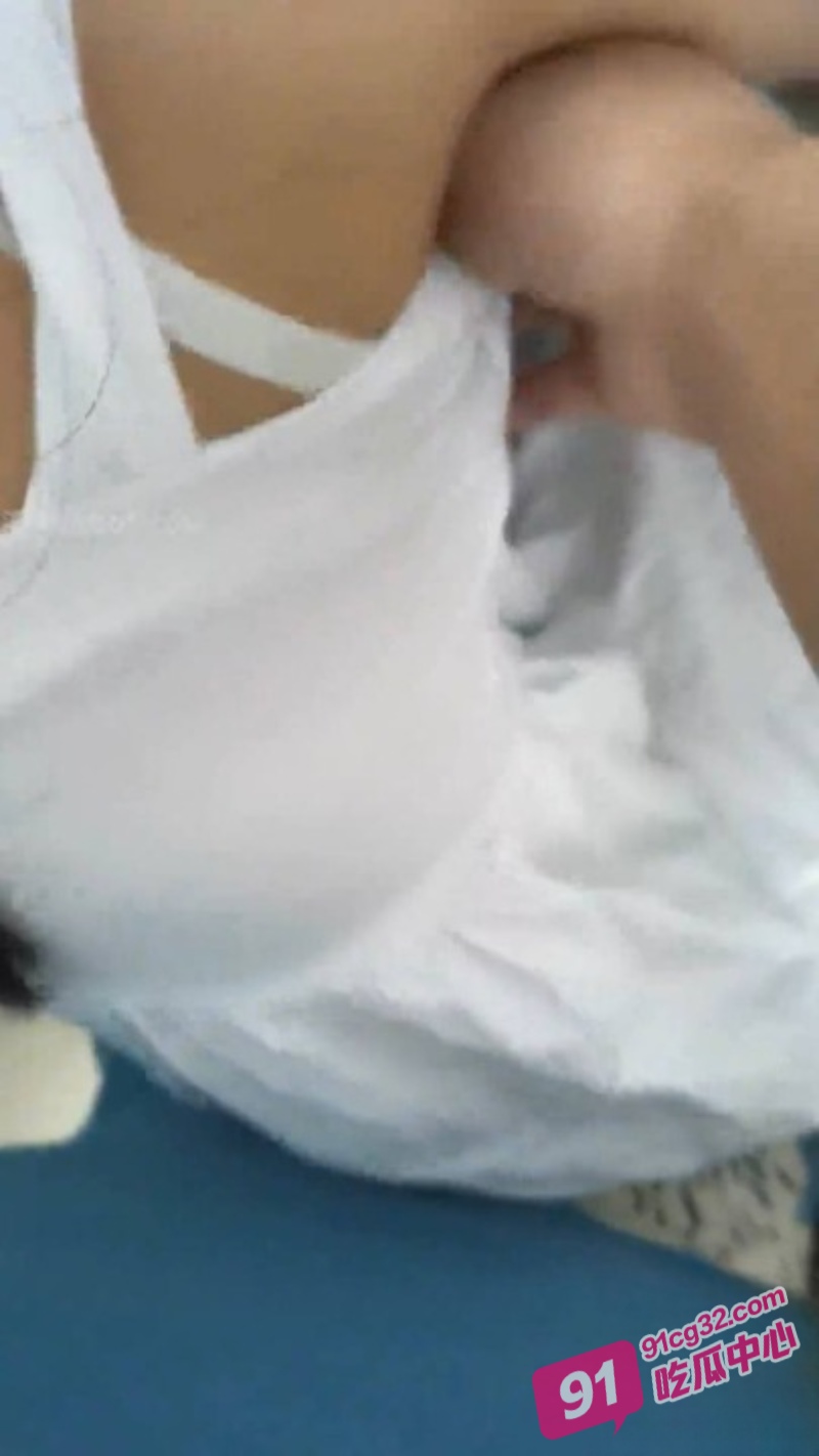 乱伦大瓜！小男生趁妈妈下楼买菜 极限强上正在写作业的龙凤胎妹妹！ 配图2