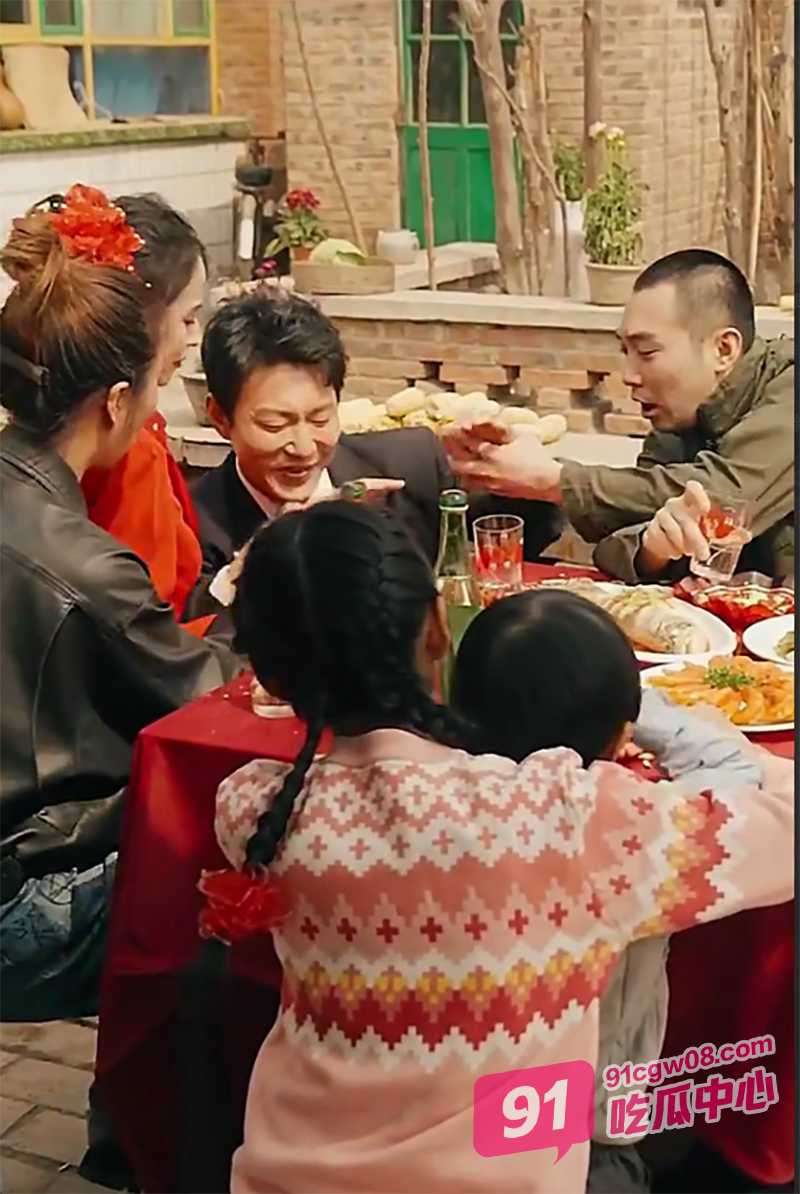 每日短剧《八零漂亮后妈》全集版 女大学生穿越80年代成为两个孩子后妈 满满爽点！ 配图4