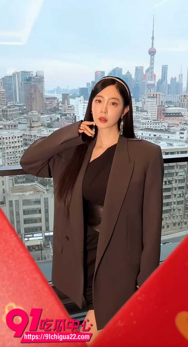 韩国丑闻女王克拉拉遭韩国封杀后竟现身包贝尔新电影7