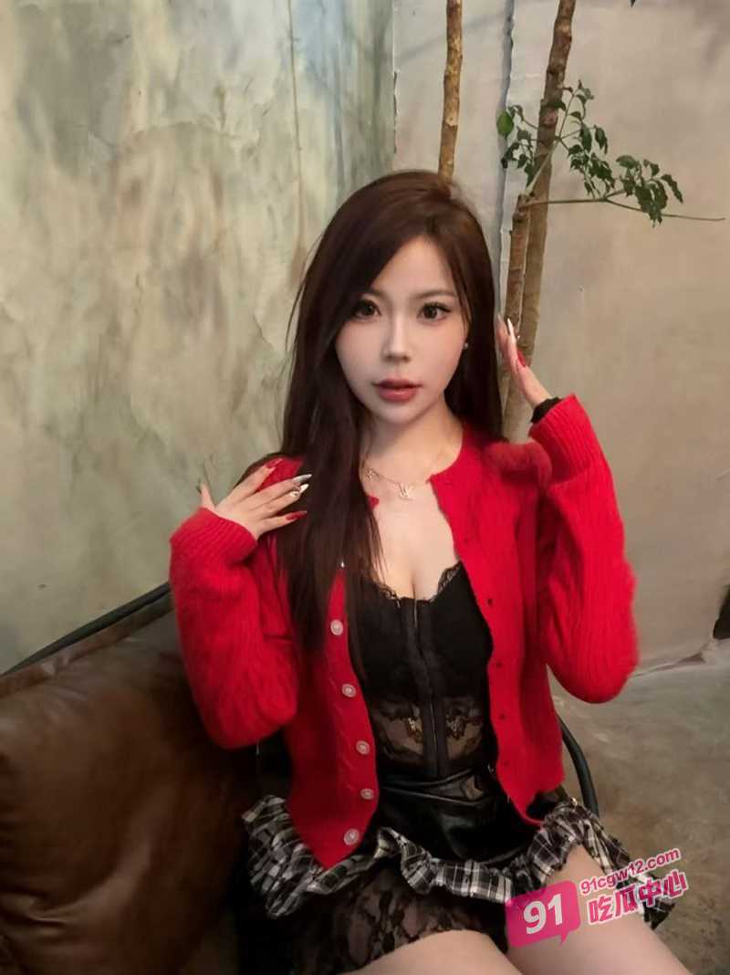 深夜撸片推荐~性感风骚女教师被优等学生轮插成瘾 彻底沦为男学生的性爱玩具!