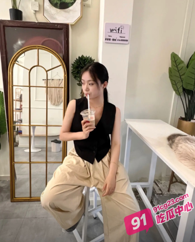 明明可以贤惠持家 偏要做胯下玩物 性瘾少妇被3男轮流灌精！