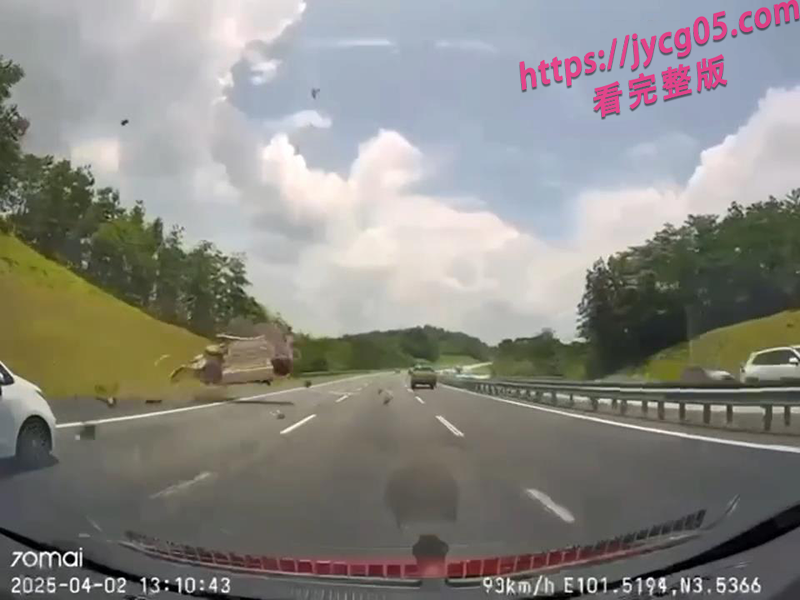 沪昆高速惨烈车祸！轿车翻滚360°！孩子目睹妈妈被碾压！ 配图3