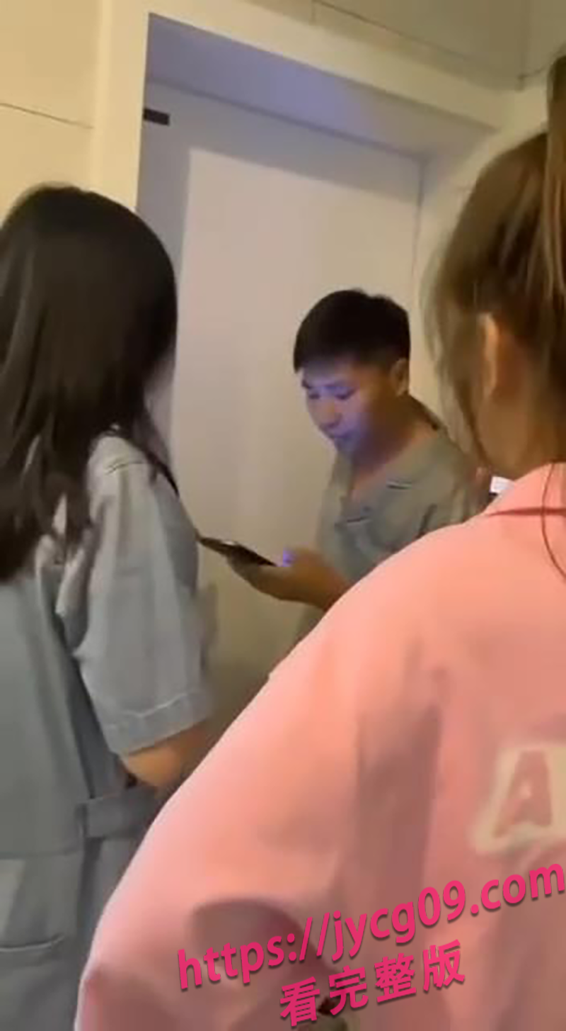 江苏抓奸在床实录曝光！小舅子怒砸渣男画面太狠 配图3