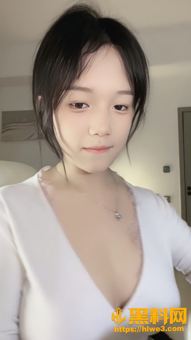 危险纯欲体学妹 莹莹 爆表身材裸舞抠逼 雪白爆乳狂甩奶浪 既清纯又反差