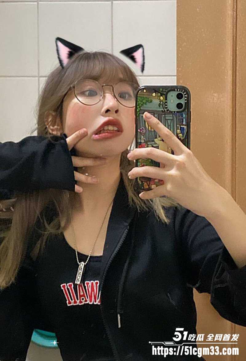 清纯可爱眼睛婊反差自慰视频曝光 2 拷贝