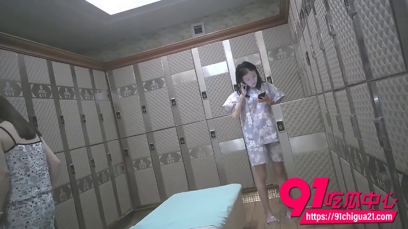 洗浴中心偷拍漂亮少妇全裸洗澡 身材完美曲线勾魂 翘臀大奶淋浴姿态太诱人