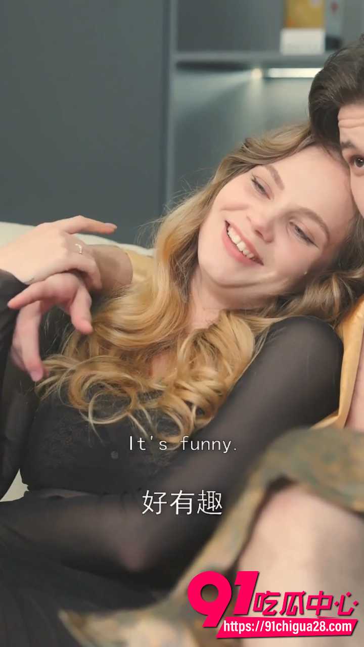 男女主角亲密抚摸床上缠绵3