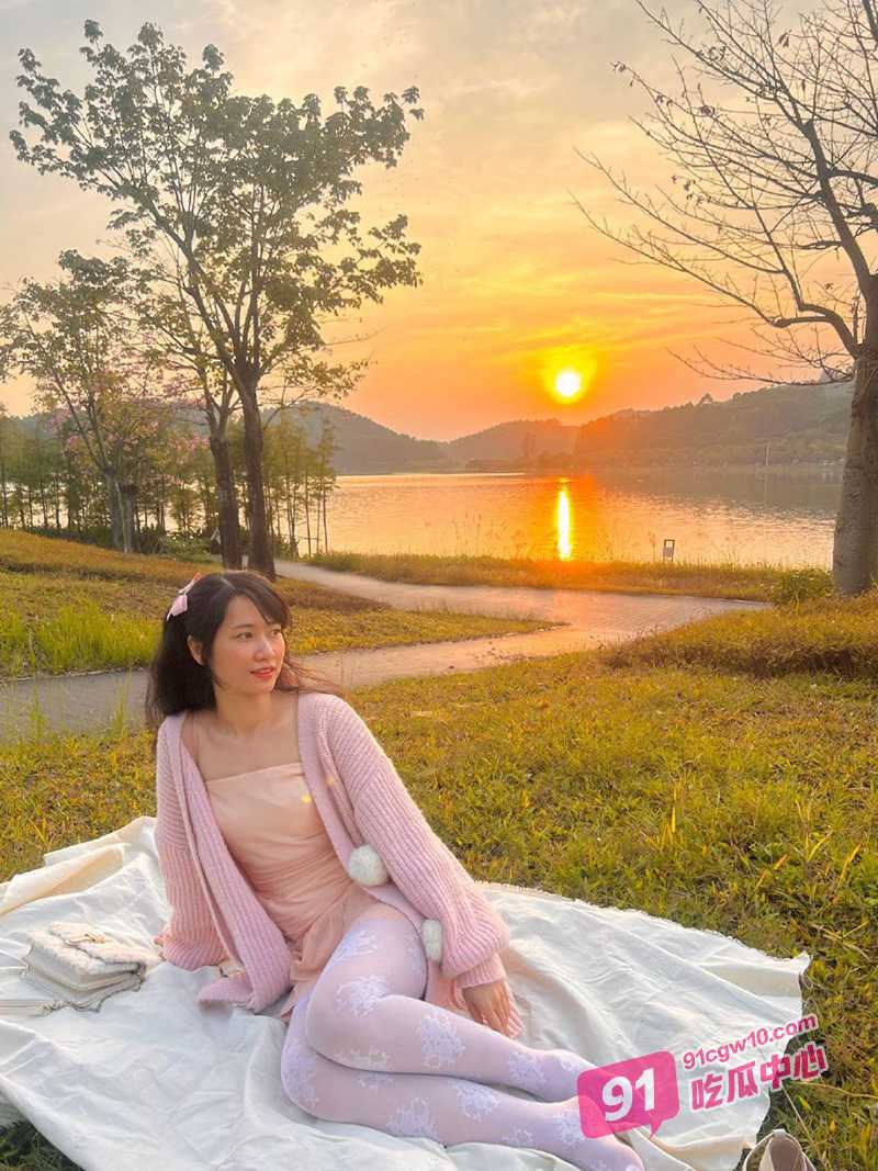 广东反差少妇林嘉玲 欲求不满寻金主爸爸爆操输出 反铐双手翘着肥臀后入抽插到发抖！ 配图5