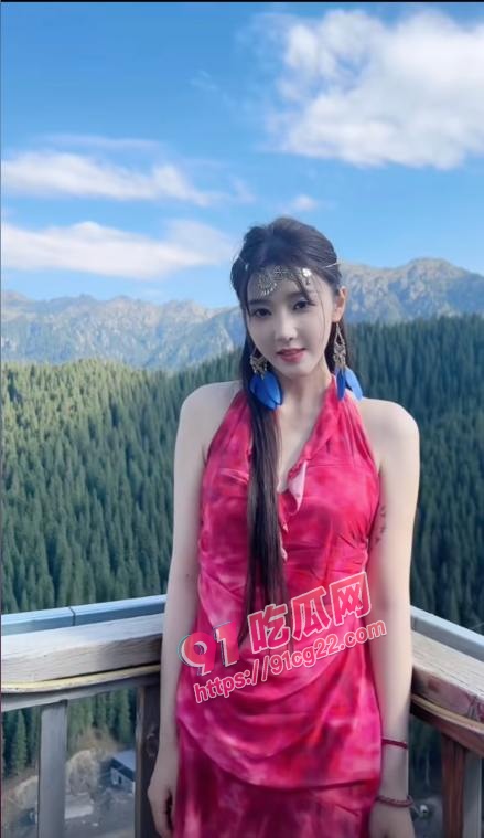 超大瓜 乔妹 带跳蛋直播被 小杨哥 操控 双腿颤抖不止 10分43秒视频完整解析
