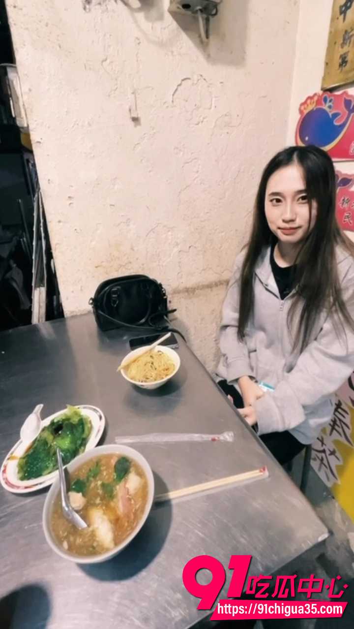 19岁清纯大学生前女友露脸揉奶口交视频曝光 前男友独家放出舔蛋实录