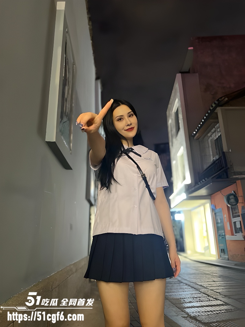 推特约炮大神 PiuPiuPiu 3P视频 瑜伽裤白条长袜美女被前后夹击 被干到腿软