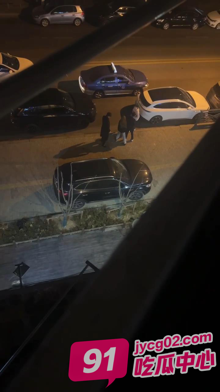 青岛海博男子一拳KO小仙女!妹子当场被打进icu!