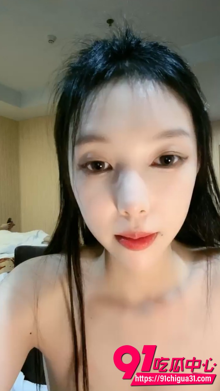 高考落榜女儿婀娜校花 简直就是极品 无套骑乘大奶晃荡 深喉口交内射骚穴