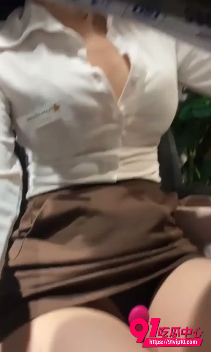 ST站直播巨乳御姐niro办公室上班时间大胆偷播 跳蛋猛震小穴淫水湿透内裤超刺激!