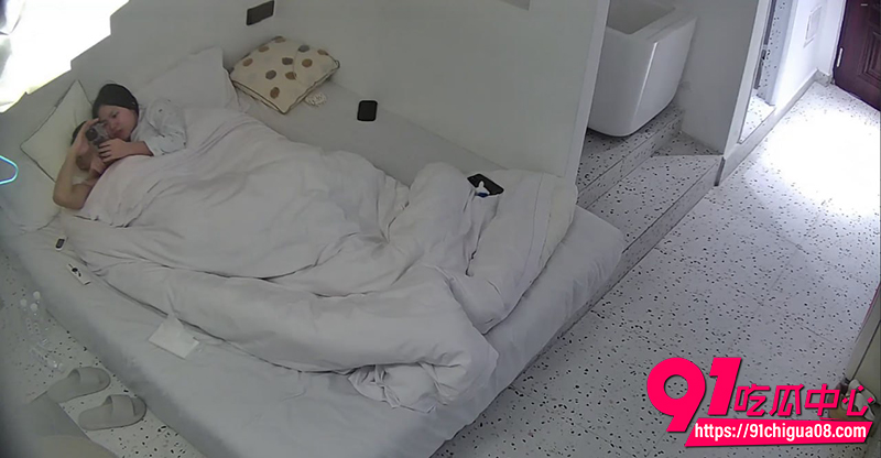 酒店针孔摄像头偷拍 情侣做爱全程曝光 女友换上情趣黑丝缠绵调情 越干越猛激战90分钟!