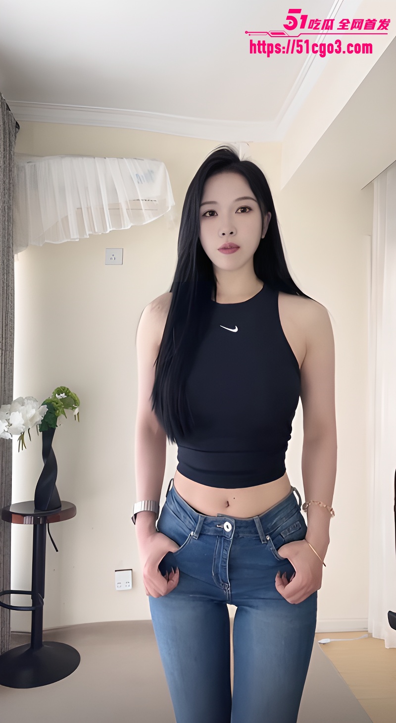 抖音网红 小姨 定制福利来袭 美臀翘起漏点诱惑 御姐私下竟是极品骚货!