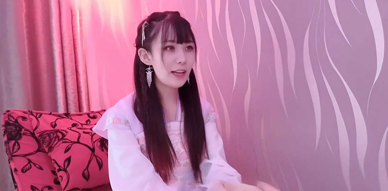 中秋福利特辑 直播女神邀请榜一大哥吃月饼 意外被肉棒粗暴灌满子宫!