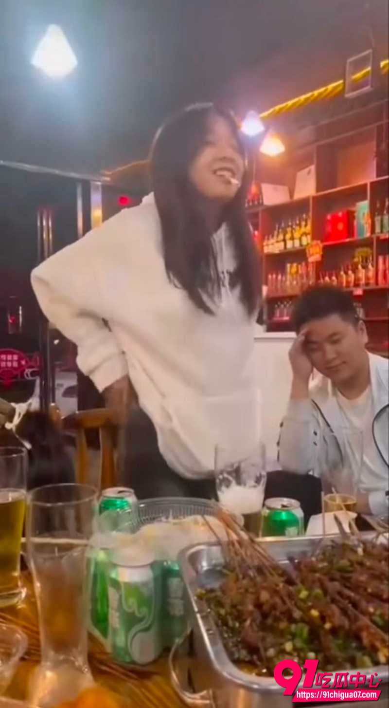 凯里女孩喝酒脱衣骚舞视频全网曝光6