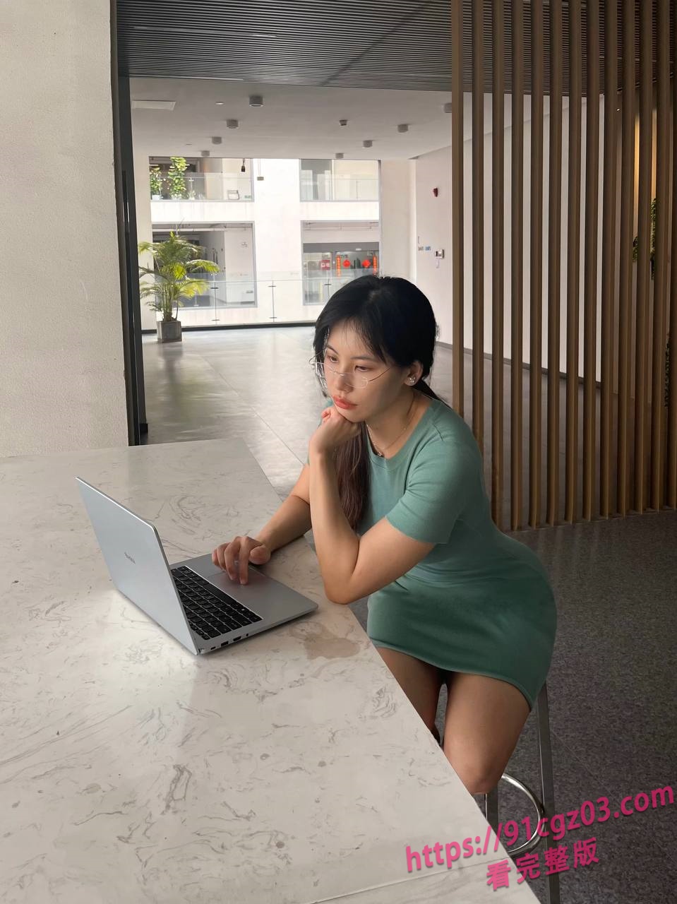 重口扩阴  肥美坦克塞入小珍珠   不得不说现在老夫老妻玩的更刺激