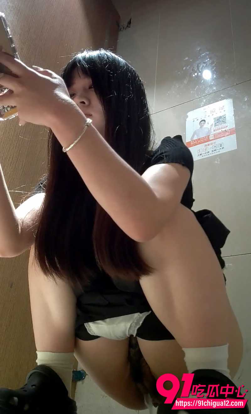 酒吧女厕偷拍 2 酒吧女厕偷拍 2