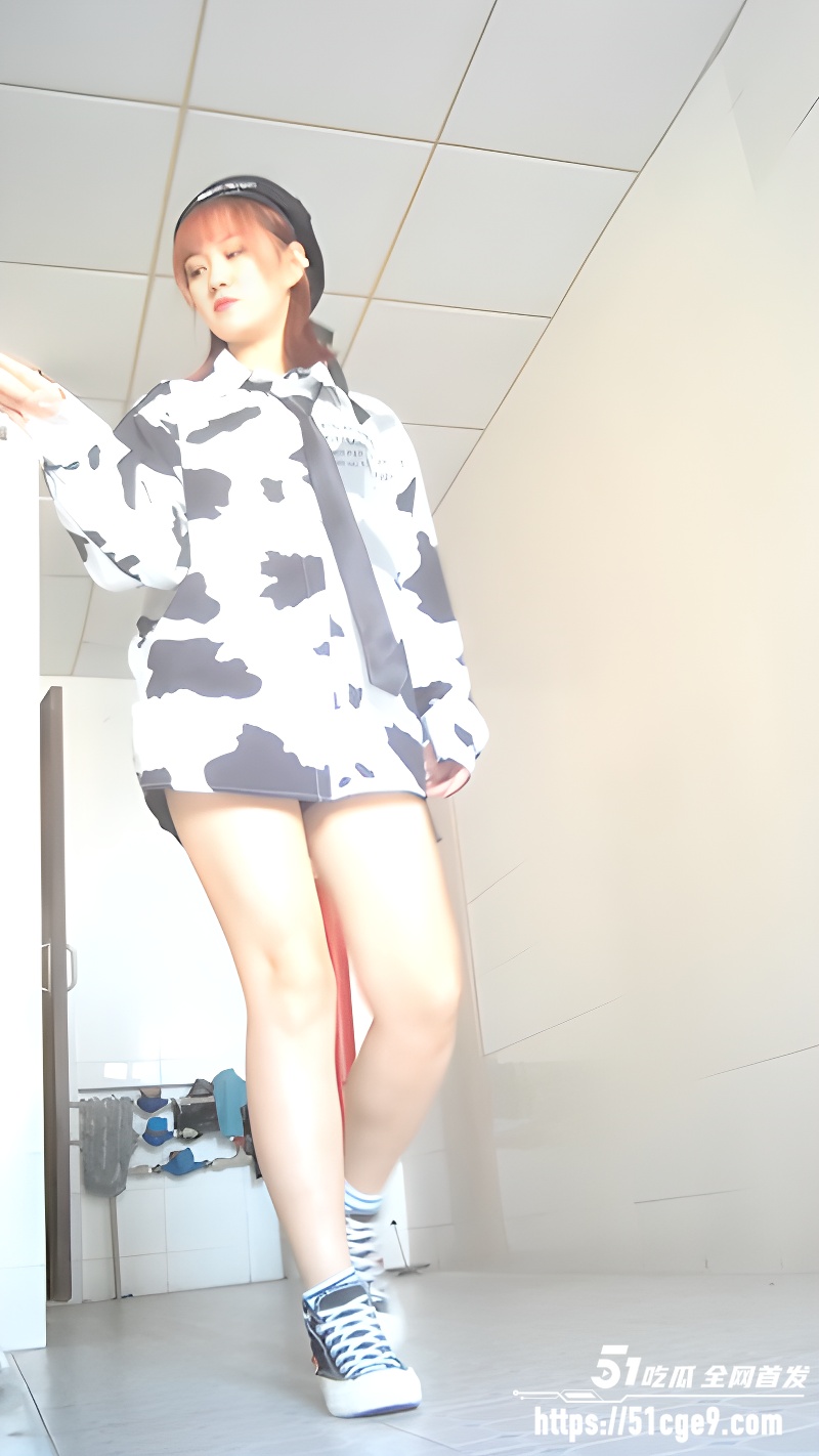 办公楼女厕偷拍 1