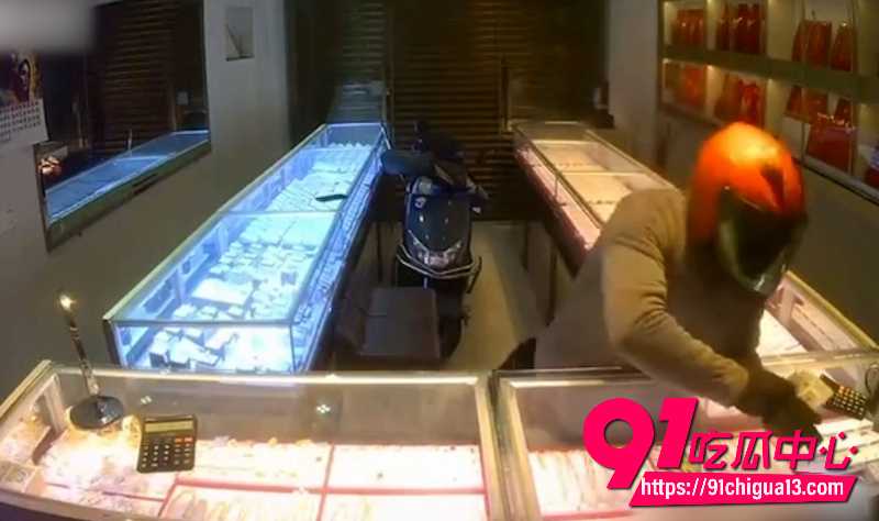 平潭金店老板遭抢劫1 平潭金店老板遭抢劫1