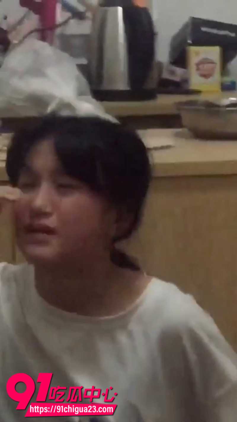 白嫩学生妹被精神小妹霸凌逼迫她当众自慰0 白嫩学生妹被精神小妹霸凌逼迫她当众自慰0
