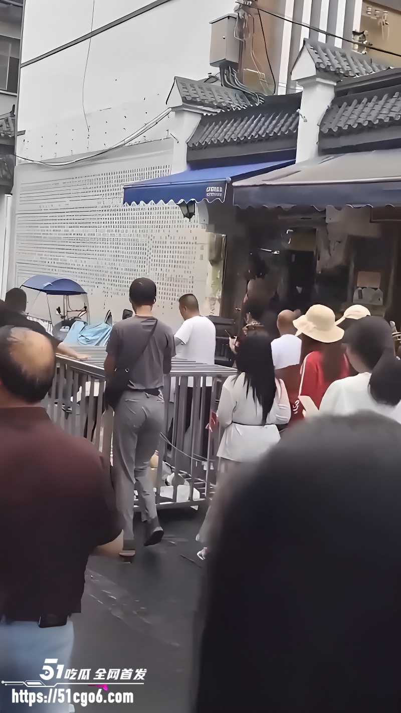 湖南汨罗商业街 惊现活人浸猪笼 6