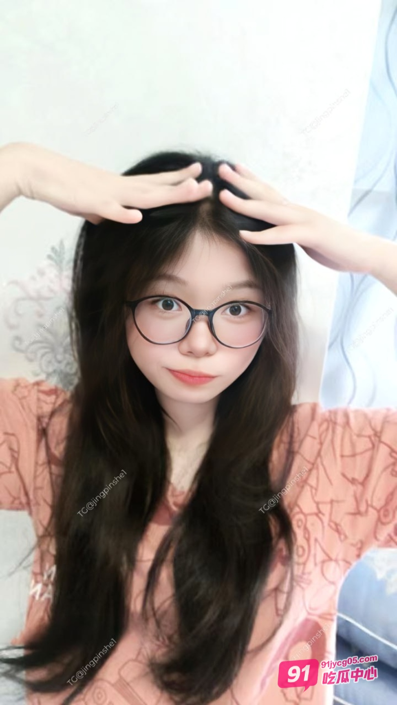 湖北大学王筱筱 上课期间在男厕口交 这心里素志是真强！ 配图4