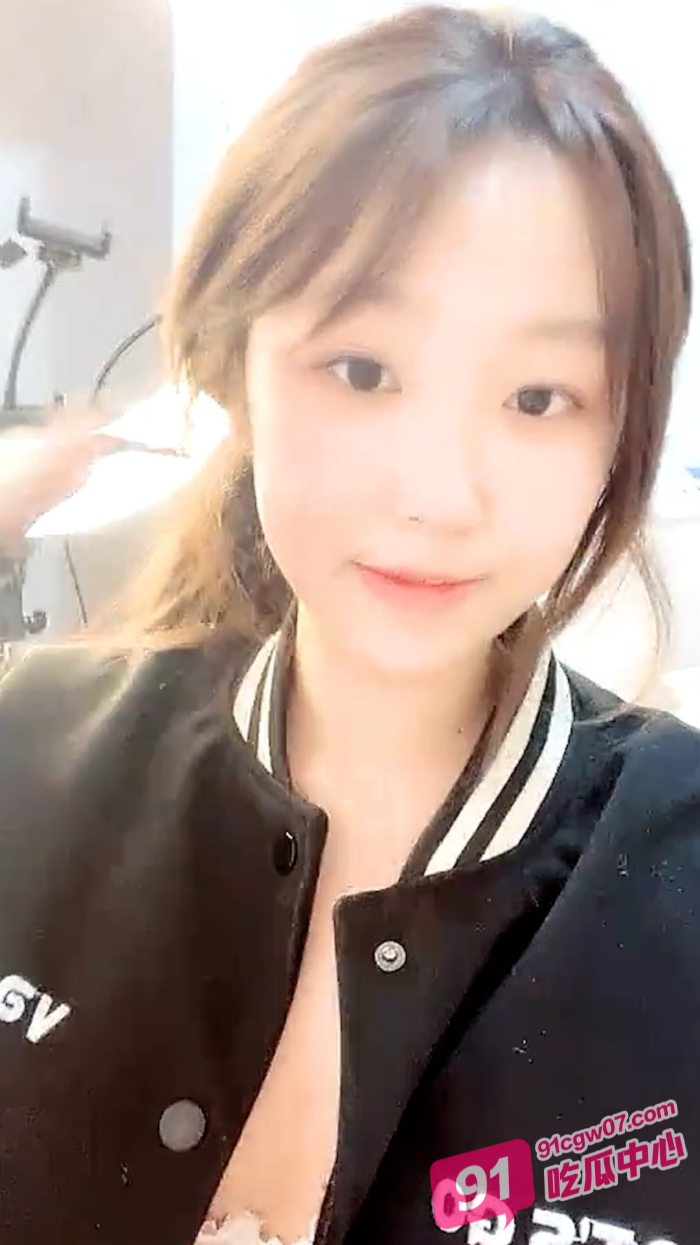颜值稚嫩身材一流美女 落九川 蜂腰巨乳白嫩美腿 隔屏幕秀粉嫩白虎 最新福利流出 配图3