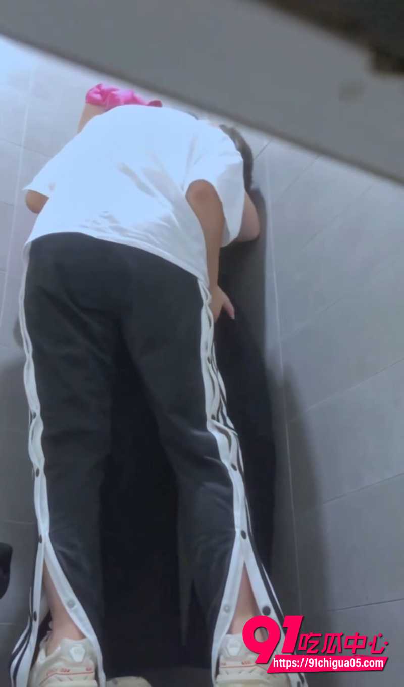 偷怕大神潜入女厕所2 偷怕大神潜入女厕所2