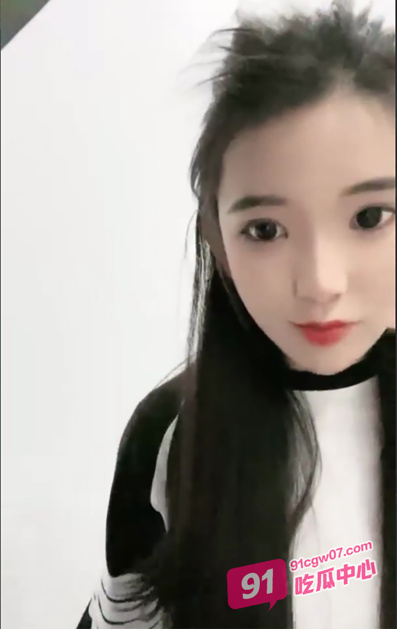 邯郸学院舞蹈艺术生刘琳欣 圆润巨乳吊足众人胃口 第一次下海就如此淫骚？