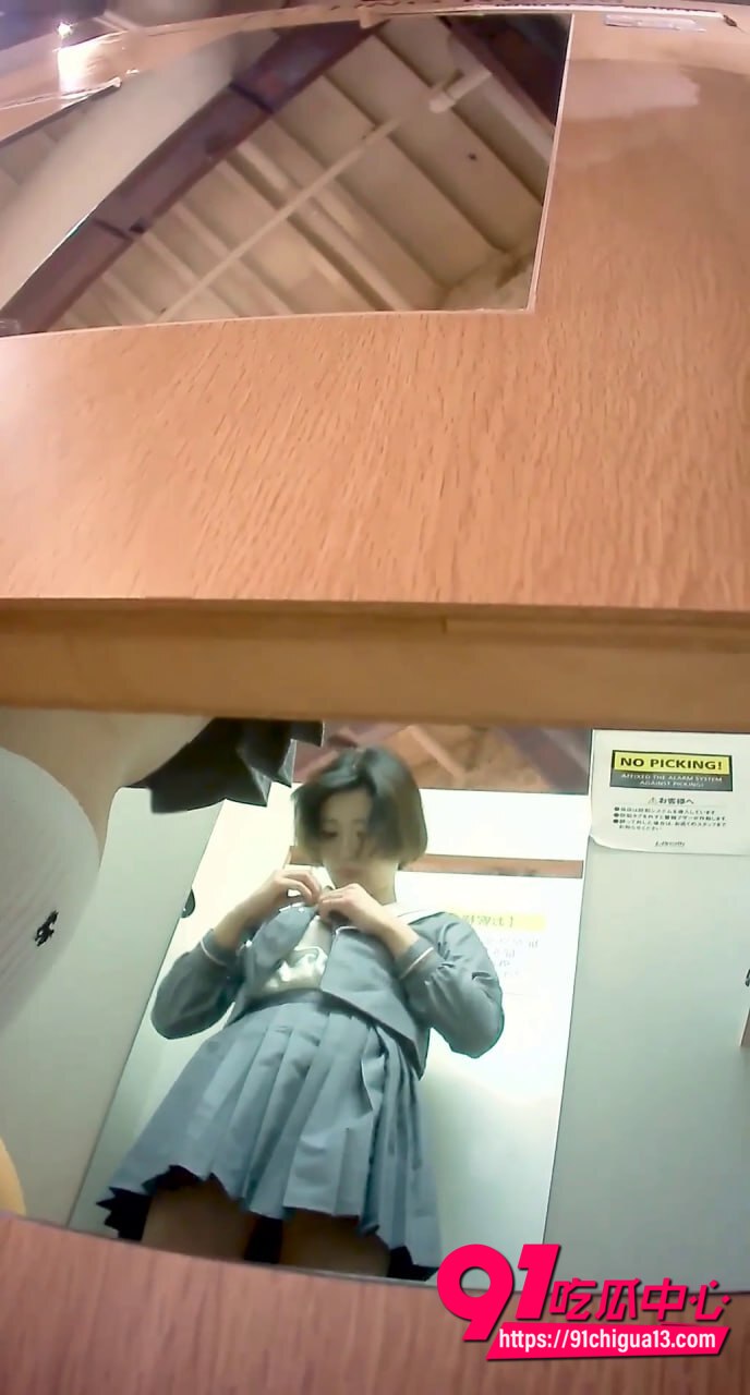 偷拍大神试衣间捕捉高挑女学生裸身换装诱惑全记录
