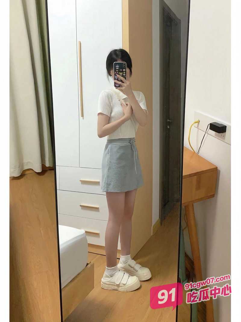 推特清纯大波翘臀奔放正妹私拍合集 群P啪啪 毒龙 炮机 狗联 舔脚 尿液洗脸 玩的不亦乐乎~