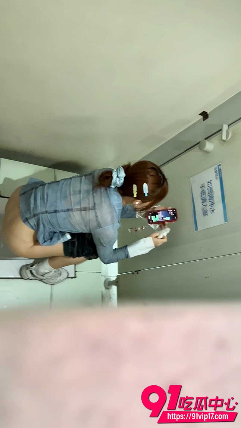 艺校女厕偷拍 4 艺校女厕偷拍 4
