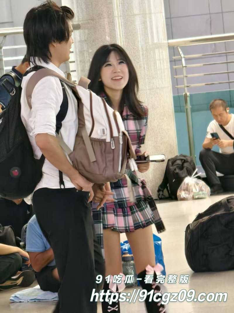 山东潍坊高铁站惊险女大学生裸奔3素材水印版 山东潍坊高铁站惊险女大学生裸奔3素材水印版