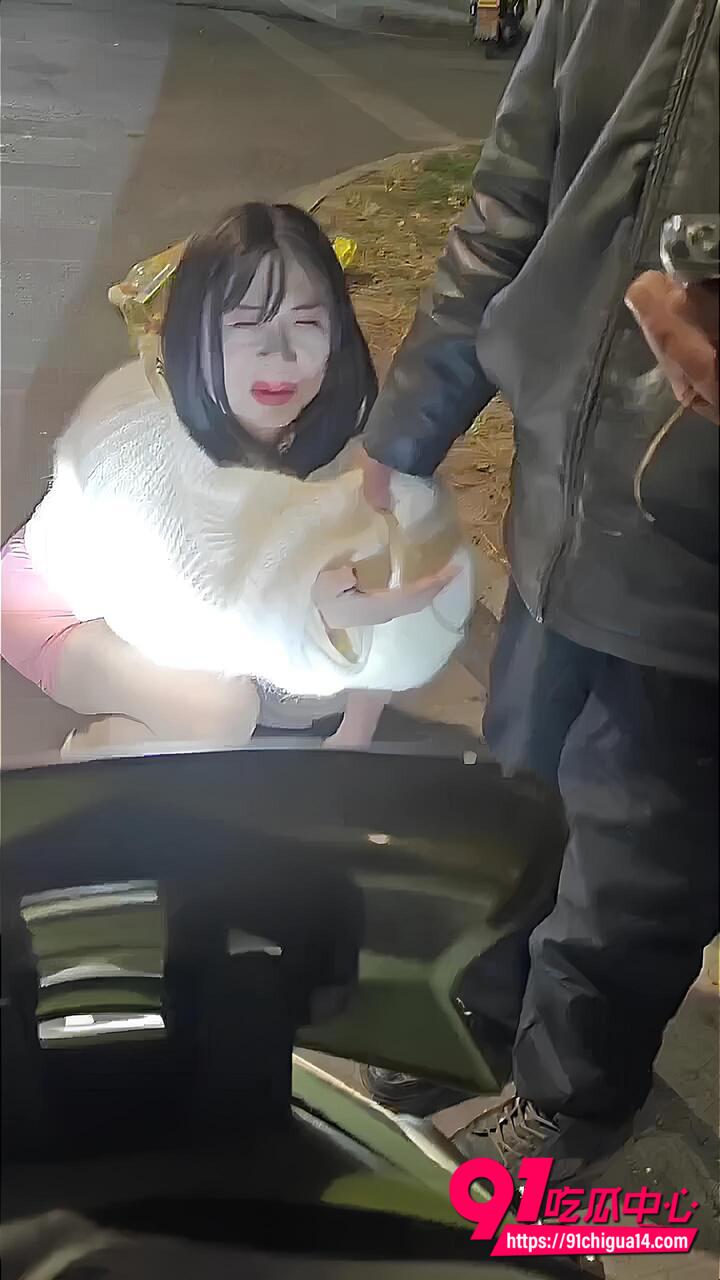 巨乳男娘卖淫被识破4 巨乳男娘卖淫被识破4
