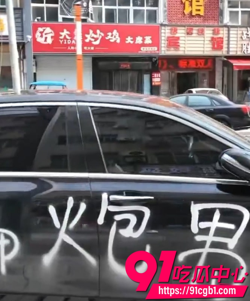 大学生租奔驰装富二代成功上女神 酒店激战传教士体位猛操 身份穿帮后车身被喷满骗炮渣男1 大学生租奔驰装富二代成功上女神 酒店激战传教士体位猛操 身份穿帮后车身被喷满骗炮渣男1