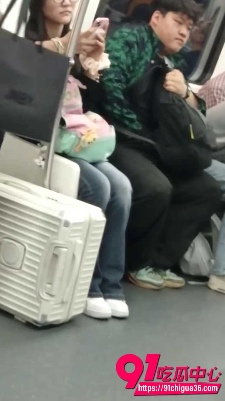 地铁反差猛男公开打飞机8 地铁反差猛男公开打飞机8