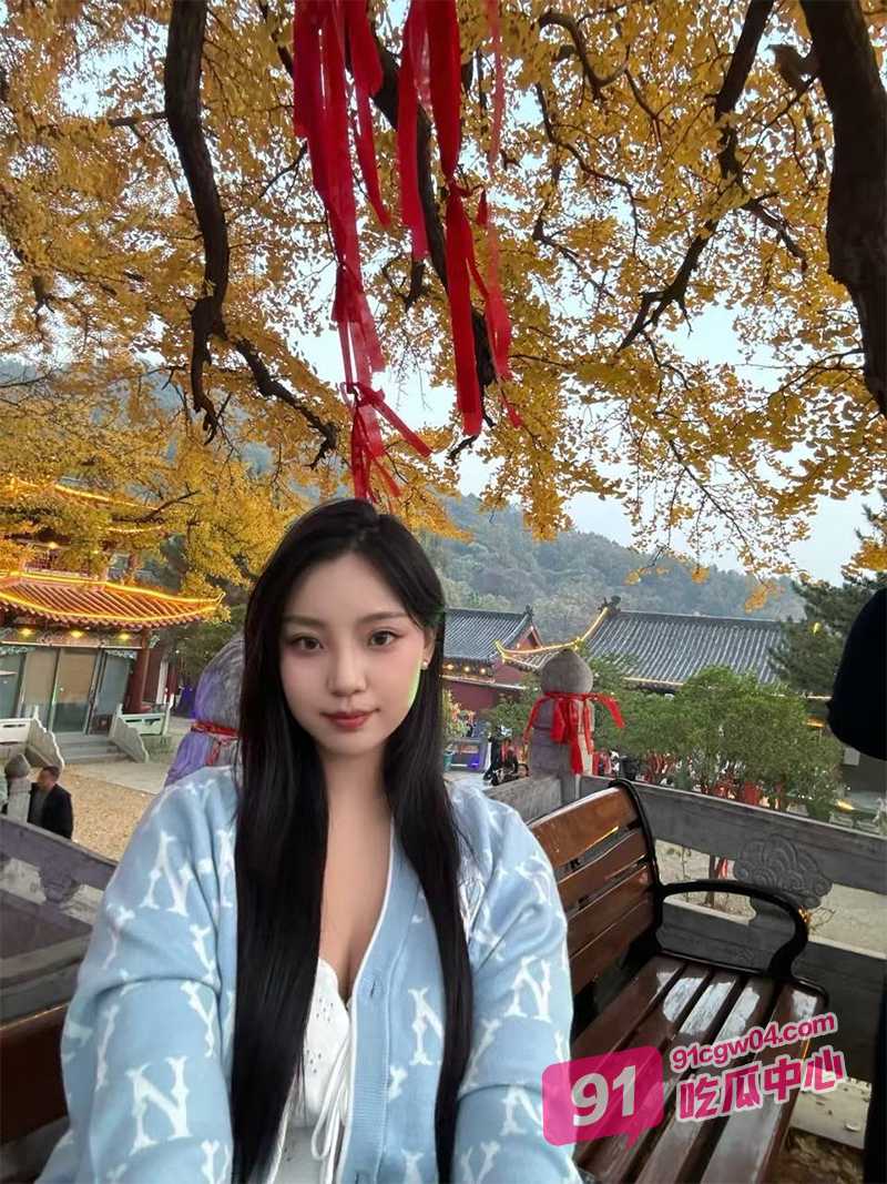 京城高富帅皓文调教两位迷人母狗 超顶蜜桃臀后入桩机娇喘 画面超强冲击感！ 配图
