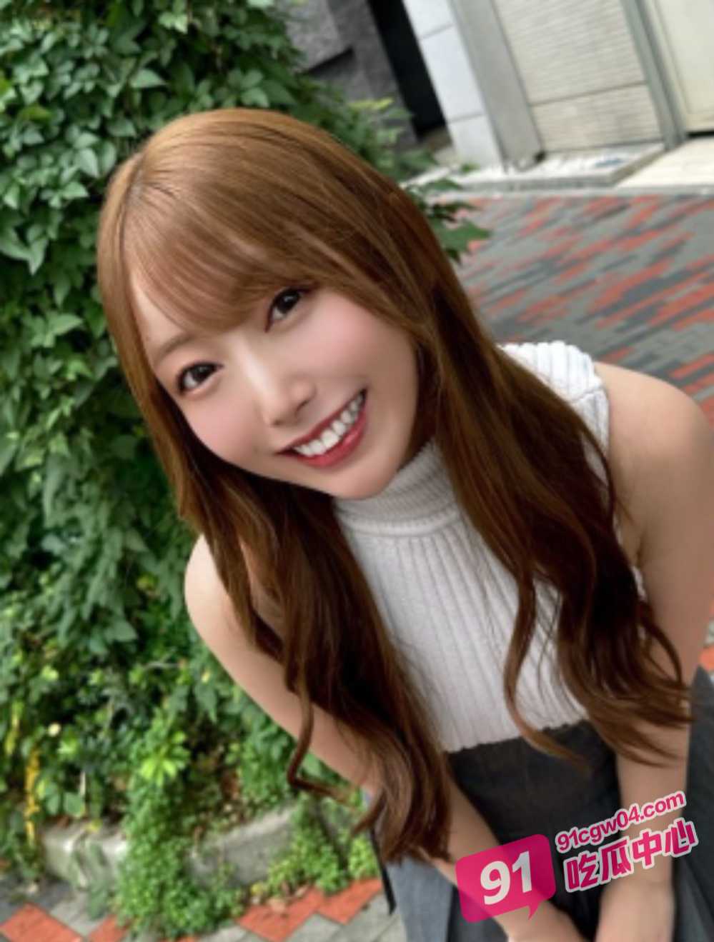 深夜撸片推荐~出门散心的人妻少妇 旅途中被路人居然这么玩弄? 配图2