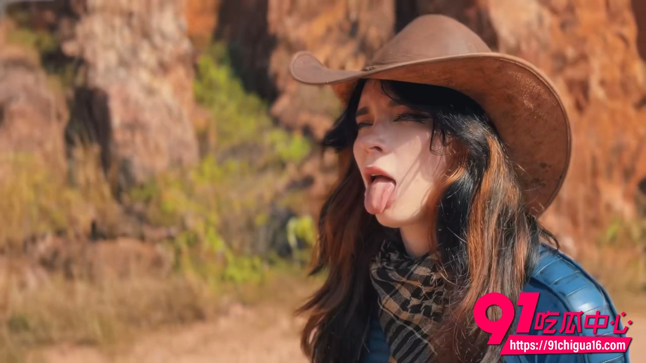 欧美CoserSweetiefox2月新作 野外后入狂操翘臀浪叫不止！