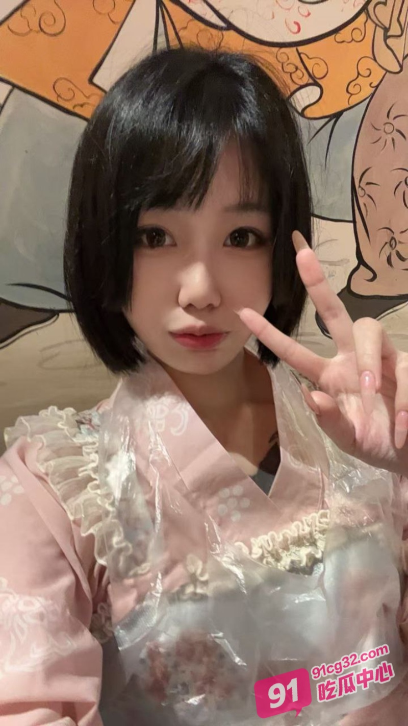 抖音小网红yuli高价贩卖私拍 350块钱可定制10分钟lo裙裸体长视频！ 配图