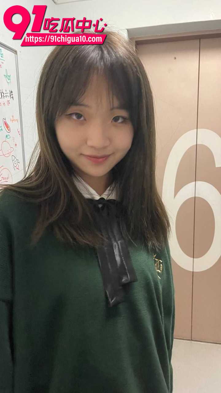 大连艺术学院极品美女周韩雅身材火爆美腿修长被土豪包养黑丝诱惑酒店扛腿猛操淫叫连连