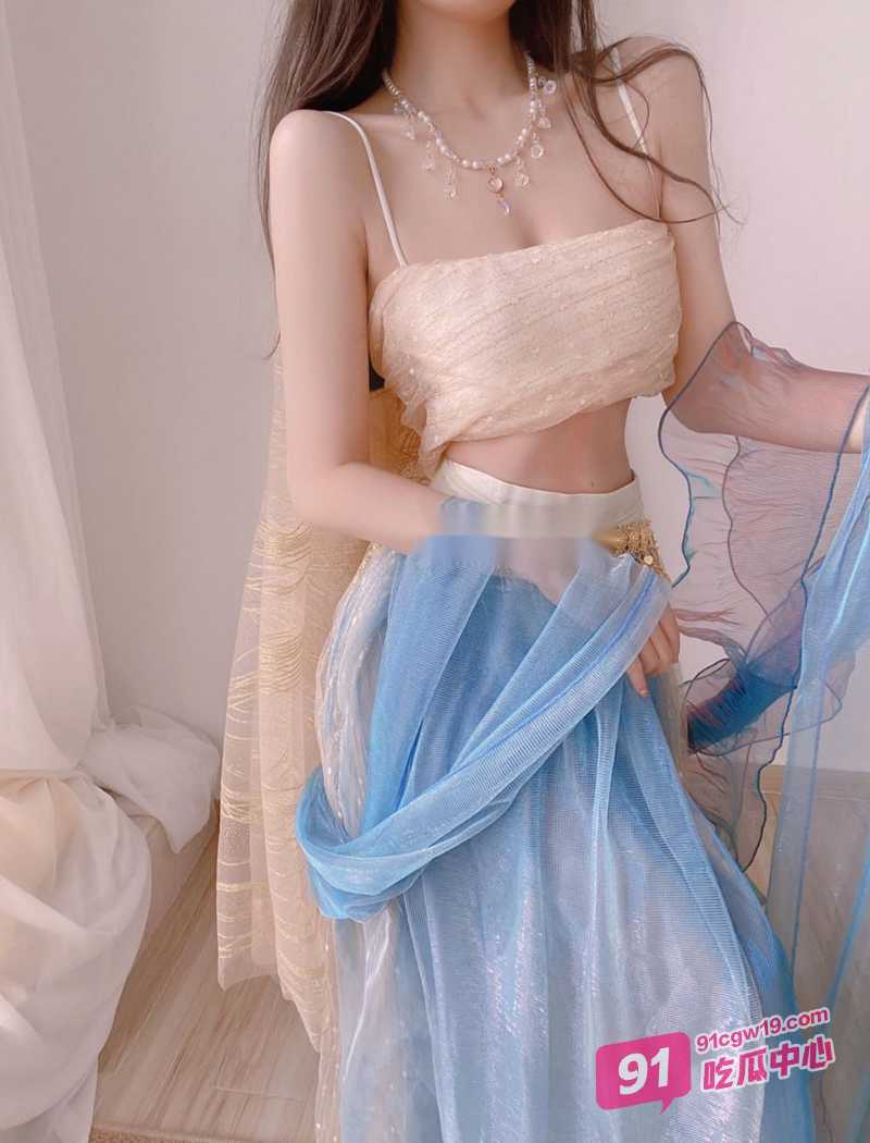 顶级御姐女神yunjun开年福利 白虎粉鲍淫水四溢 娇喘浪叫诱人~ 配图5