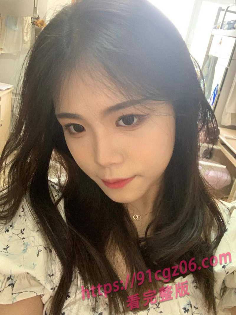 校花级美少女丰满翘臀等待后入抽插 暑假兼职钱不是那么好赚啊！