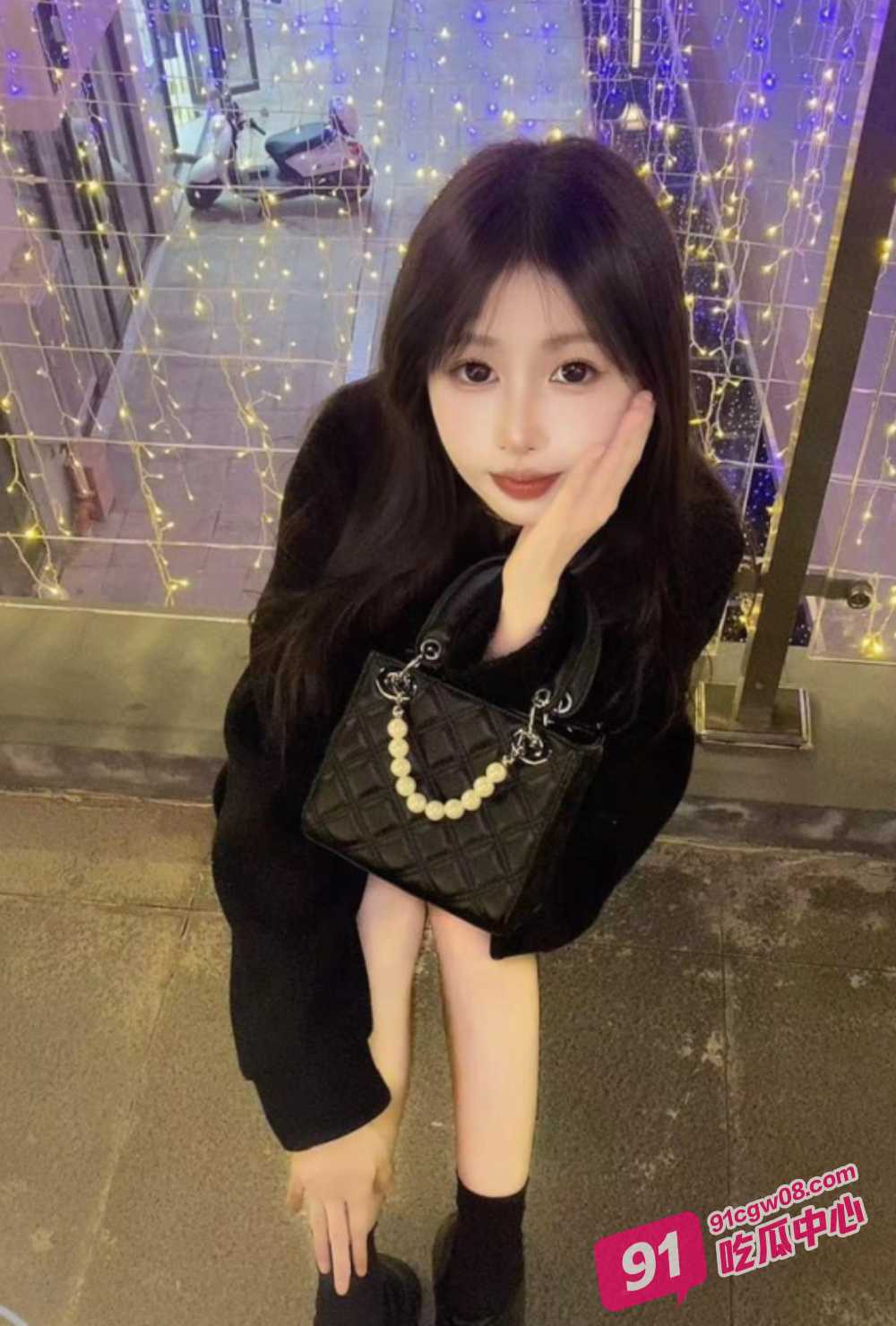 海角乱伦大神【奶子即正义】女儿的黑丝诱惑 操起来非常爽！ 配图