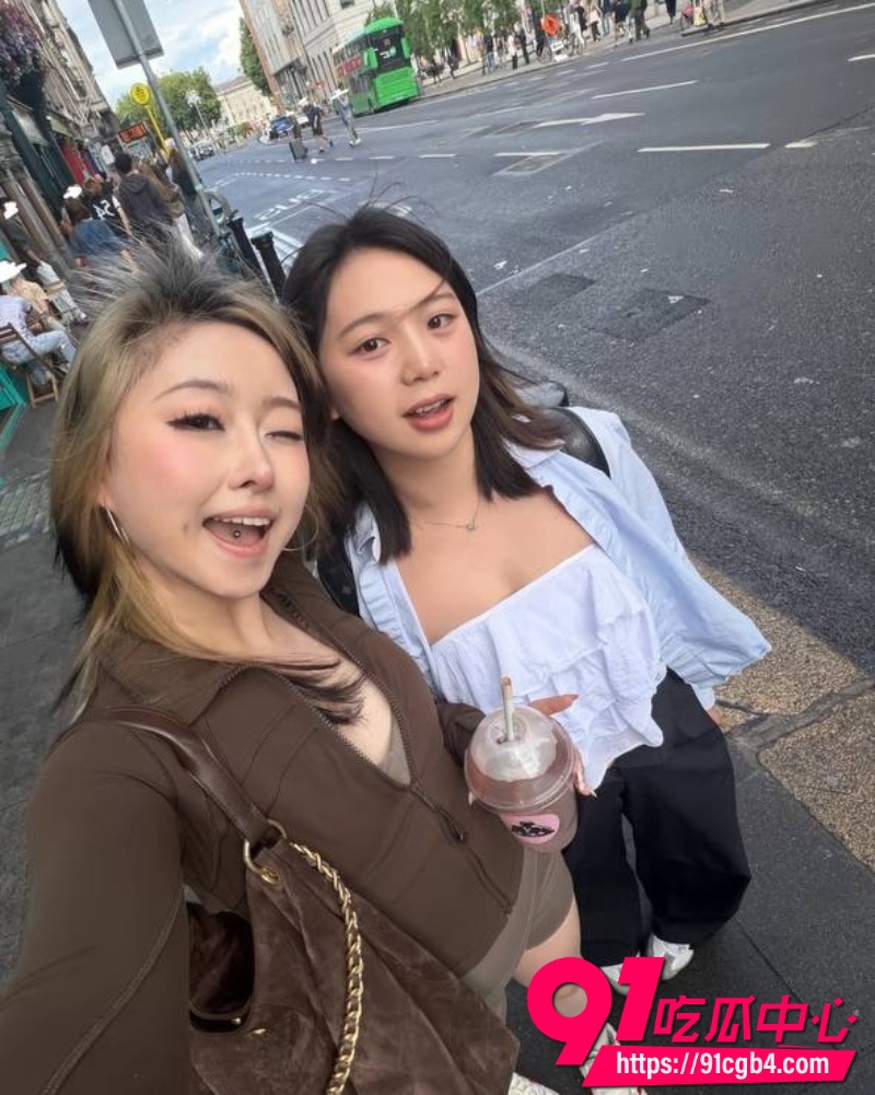 推特福利姬 保重千千万11