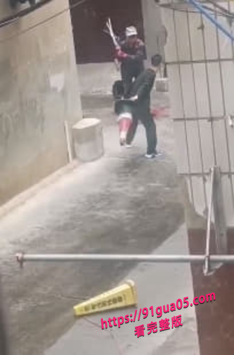 东风广场持刀伤人事件02